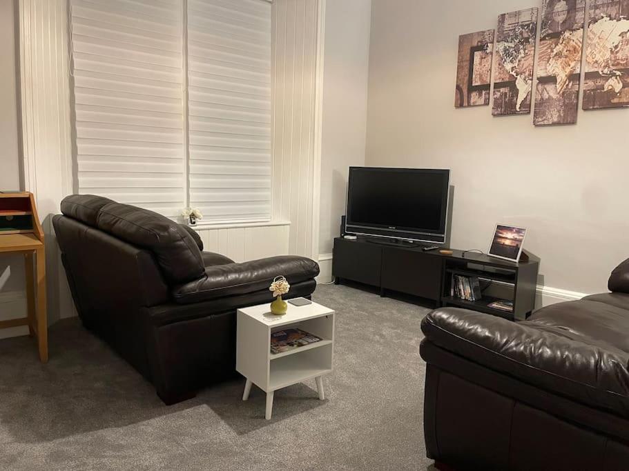 5 Minutes From Loch Lomond - Newly Renovated Ground Floor 1-Bed Flat Lägenhet Bonhill Exteriör bild