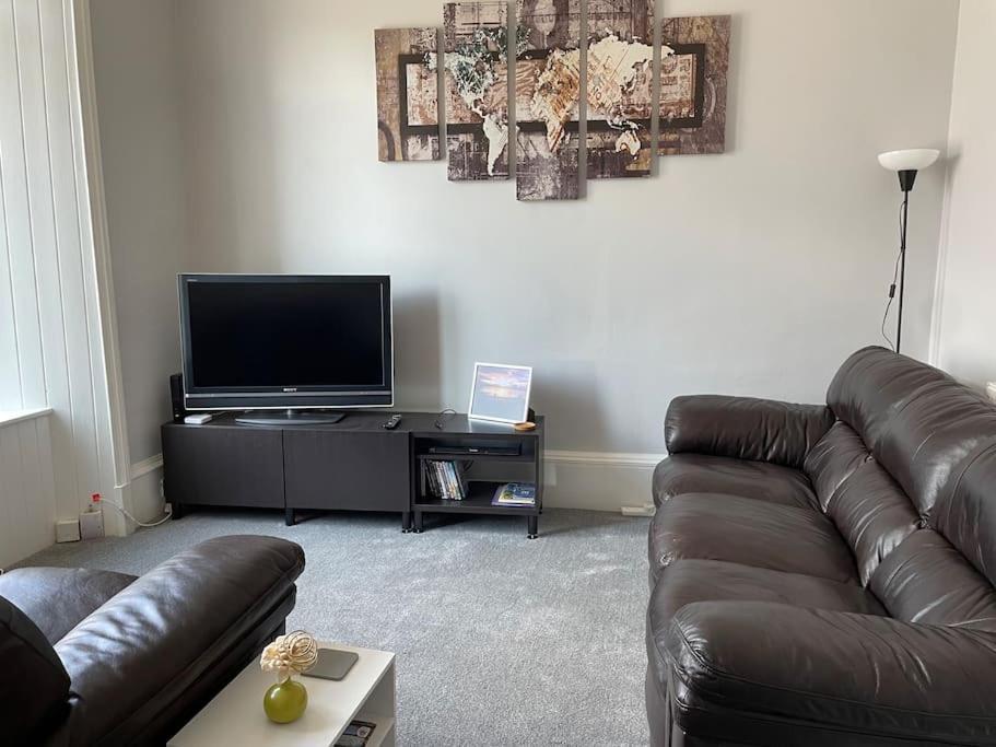 5 Minutes From Loch Lomond - Newly Renovated Ground Floor 1-Bed Flat Lägenhet Bonhill Exteriör bild