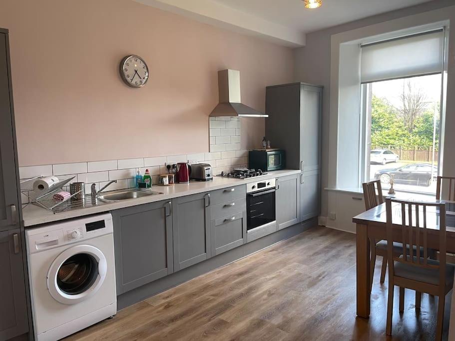 5 Minutes From Loch Lomond - Newly Renovated Ground Floor 1-Bed Flat Lägenhet Bonhill Exteriör bild