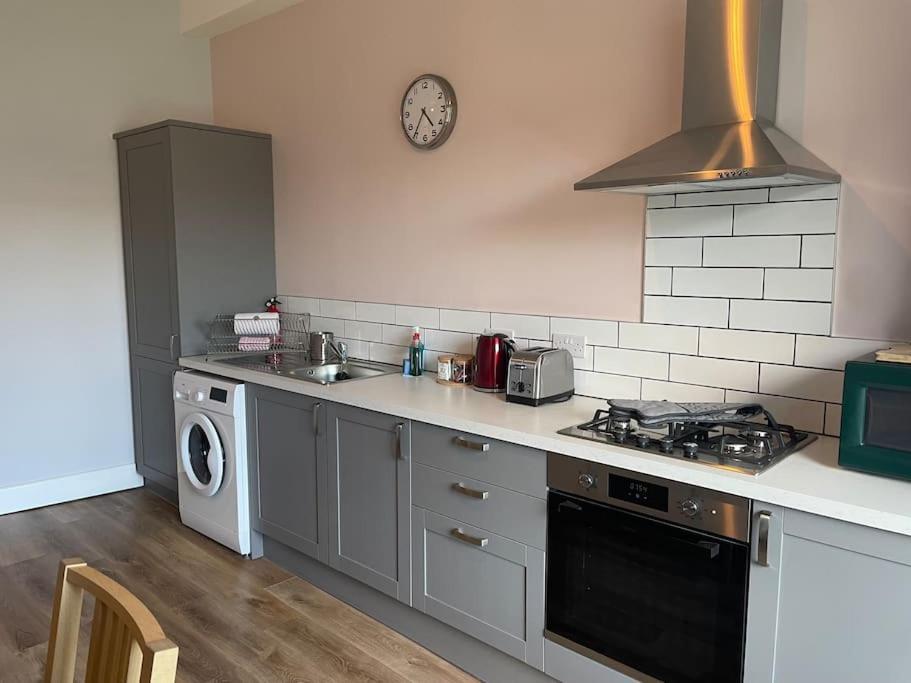 5 Minutes From Loch Lomond - Newly Renovated Ground Floor 1-Bed Flat Lägenhet Bonhill Exteriör bild