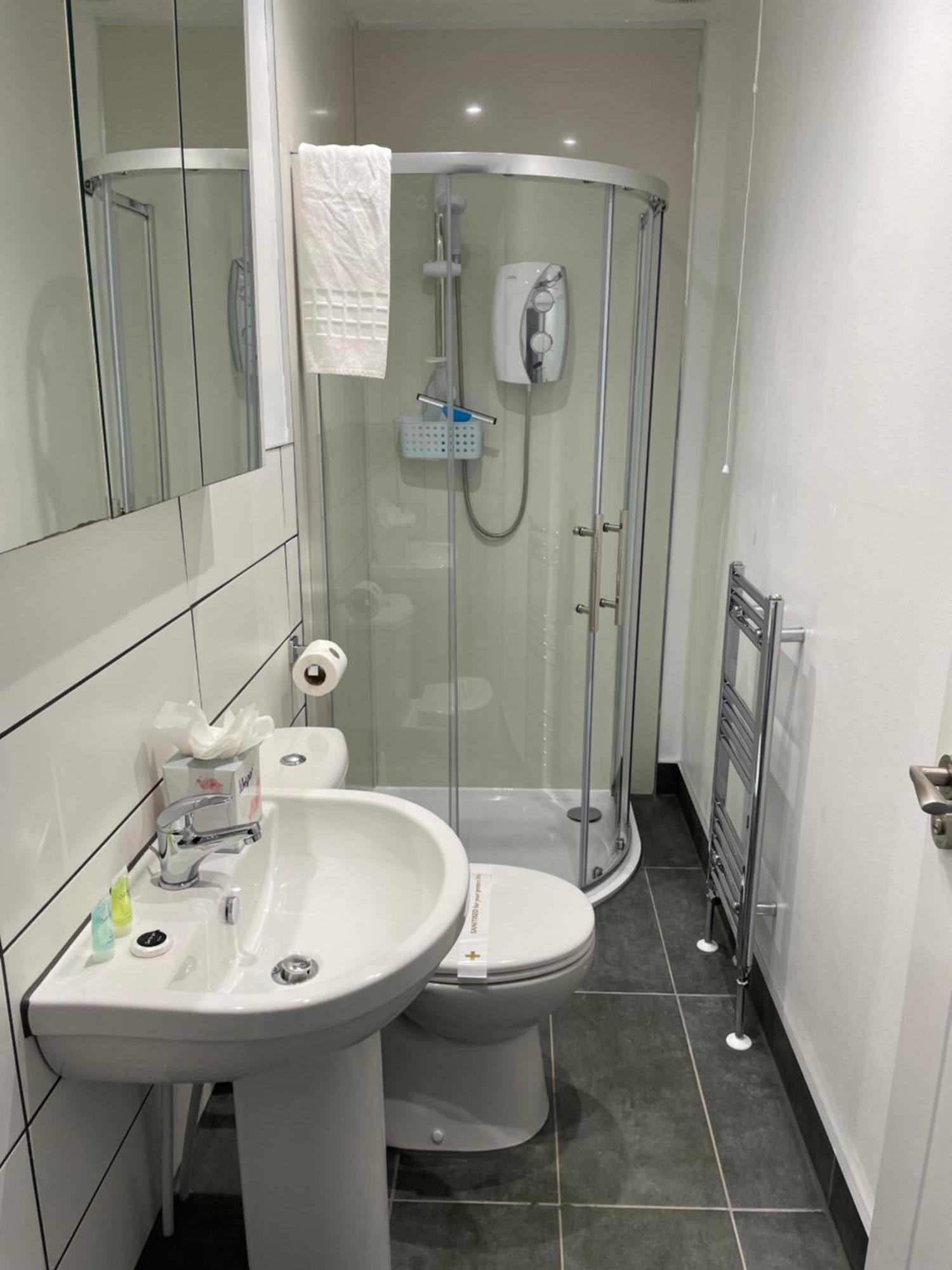 5 Minutes From Loch Lomond - Newly Renovated Ground Floor 1-Bed Flat Lägenhet Bonhill Exteriör bild